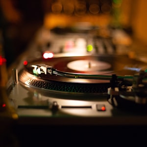 DISCO-Zedd Ft Foxes - Clarity(Spikes And Slicks Bootleg Mix)-女TechnoTrance[DJ电音舞曲 [DISCO单曲]